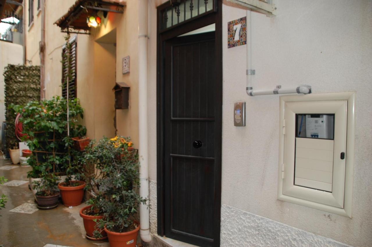 Casa Vacanze Antico Cortile Delle Palme Villa Villagrazia Di Carini Esterno foto